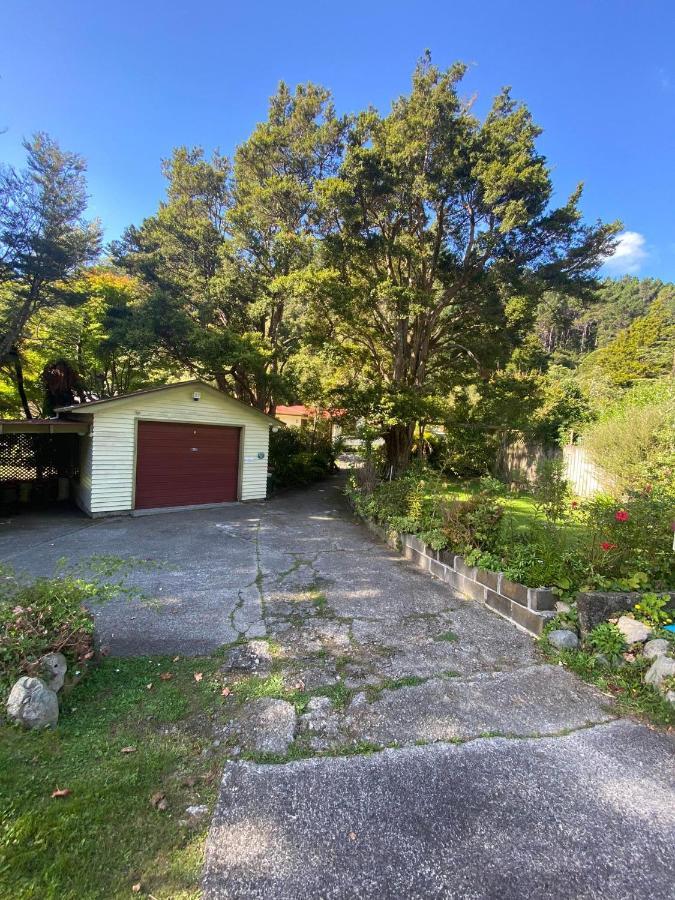 Twin Totara Cottage อัปเปอร์ฮัทท์ ภายนอก รูปภาพ