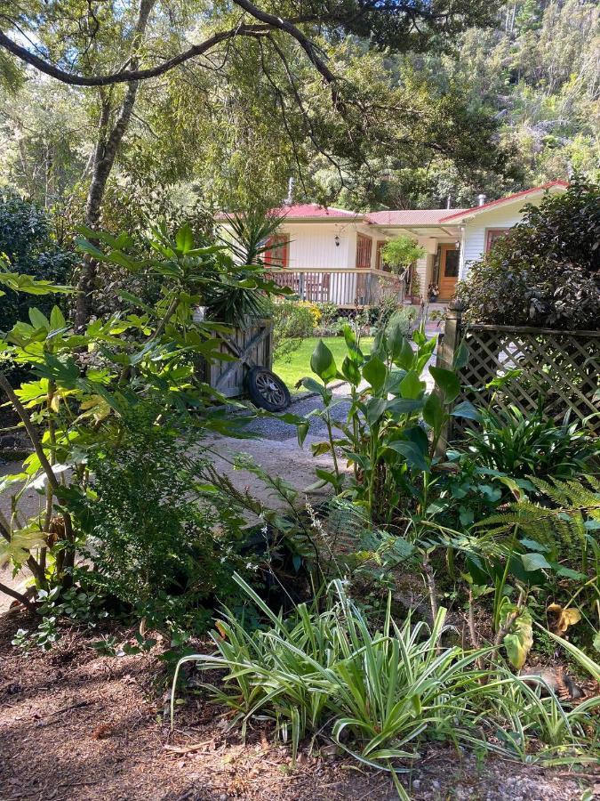 Twin Totara Cottage อัปเปอร์ฮัทท์ ภายนอก รูปภาพ